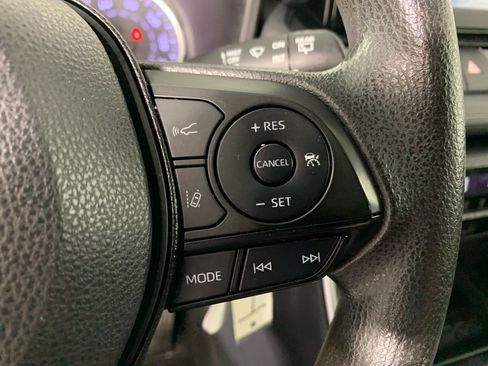 Used 2019 Toyota RAV4 LE w/ Carpet Mat Package image 21