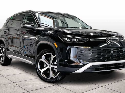 New 2026 Volkswagen Tiguan SE image 2