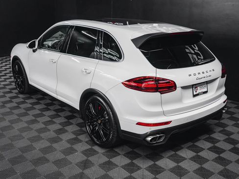 Used 2015 Porsche Cayenne Turbo image 31