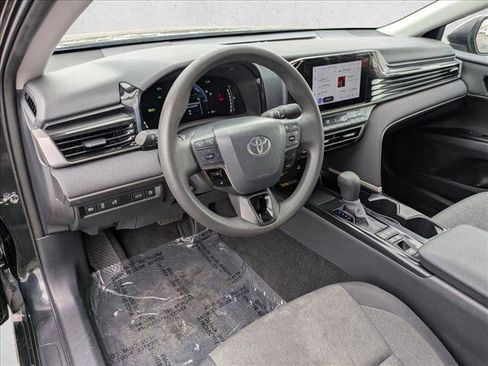 Used 2025 Toyota Camry LE image 12