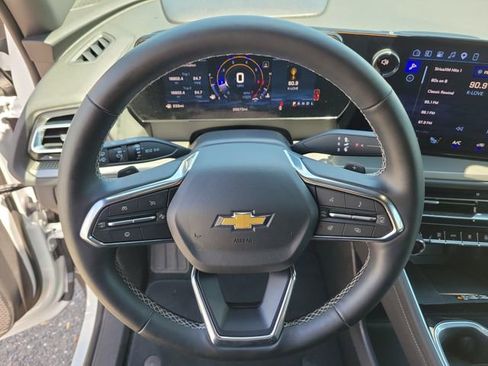 Used 2026 Chevrolet Traverse LT FWD image 25