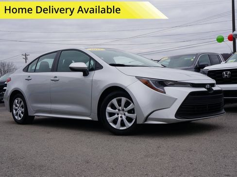 Used 2025 Toyota Corolla LE image 1