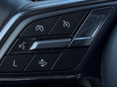 Used 2025 Buick Enclave Preferred FWD image 34