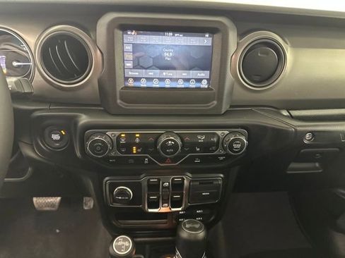 Used 2023 Jeep Wrangler Unlimited w/ Cold Weather Group image 21