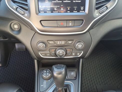 Used 2022 Jeep Cherokee Trailhawk w/ Sun, Sound & Nav Group AWD/4WD image 25
