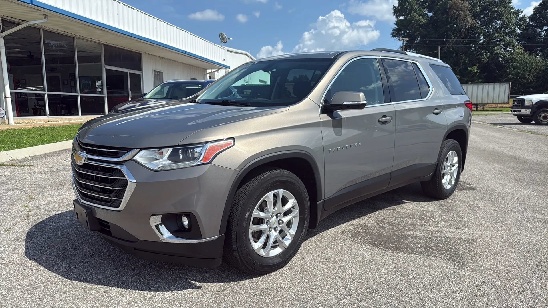 Used 2018 Chevrolet Traverse LT FWD image 1