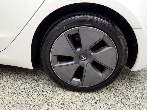 Used 2023 Tesla Model 3 Standard Range RWD image 9