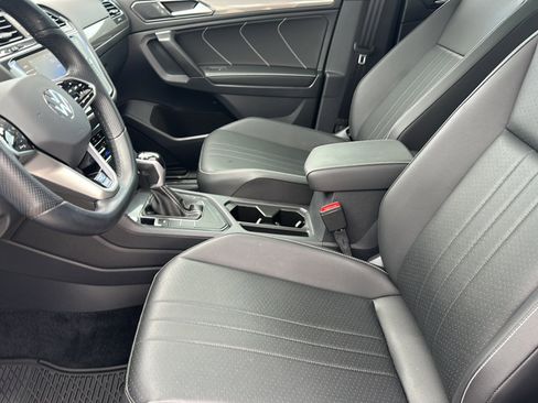 Used 2023 Volkswagen Tiguan SE R-Line image 13