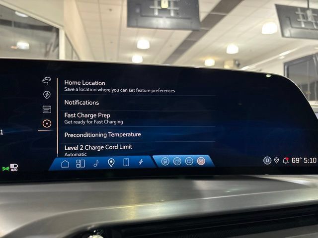 Certified 2026 Cadillac Vistiq Premium Luxury AWD/4WD image 28