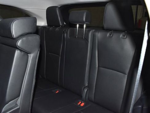 Used 2024 Toyota Highlander XLE image 40