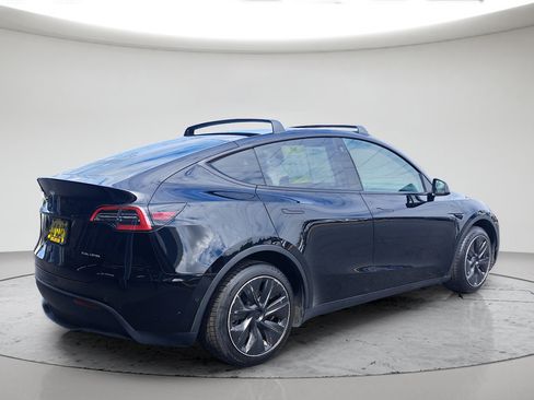 Used 2021 Tesla Model Y Long Range AWD/4WD image 3