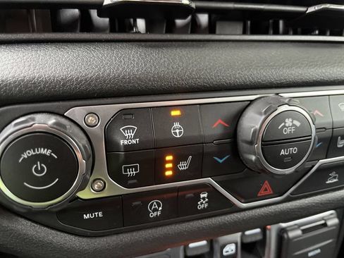 Used 2024 Jeep Wrangler Unlimited Sport AWD/4WD image 31