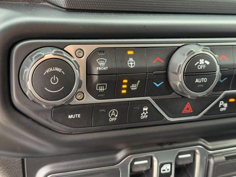 Used 2021 Jeep Wrangler Unlimited Sport AWD/4WD image 25