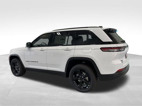New 2025 Jeep Grand Cherokee Limited w/ Black Appearance Package image 8