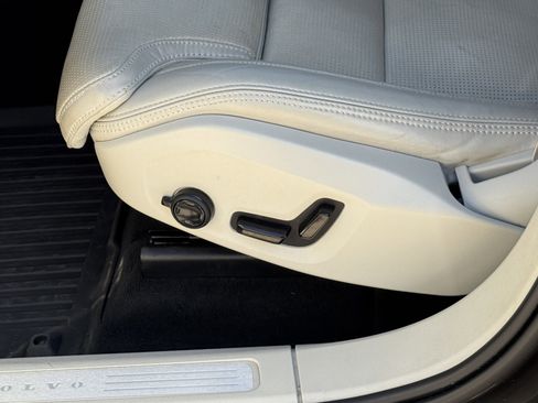 Used 2021 Volvo XC60 T5 Inscription image 19