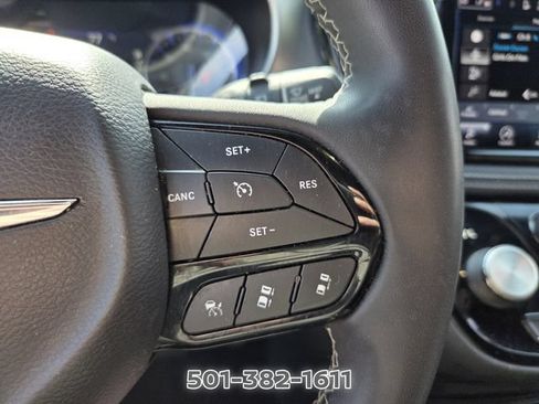 Used 2023 Chrysler Pacifica Touring FWD image 25