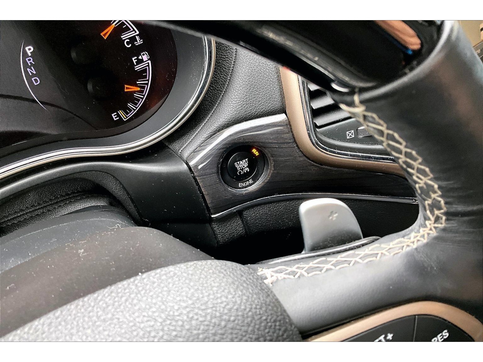 Used 2016 Jeep Grand Cherokee Overland AWD/4WD image 21