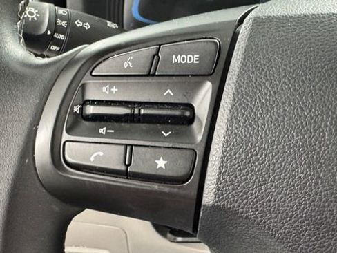 Used 2025 Hyundai Venue SEL FWD image 21