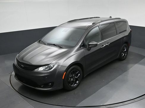 Used 2020 Chrysler Pacifica Touring-L image 85