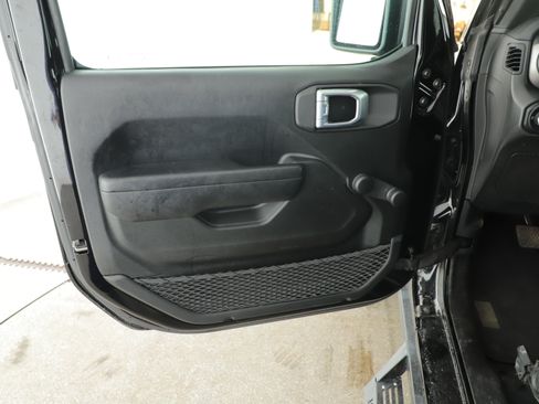 Used 2021 Jeep Wrangler Sport AWD/4WD image 13