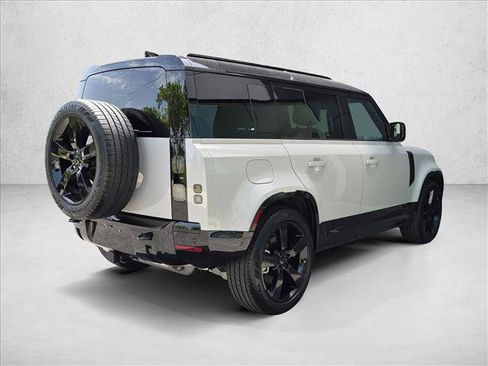 Certified 2026 Land Rover Defender 110 X-Dynamic SE AWD/4WD image 5