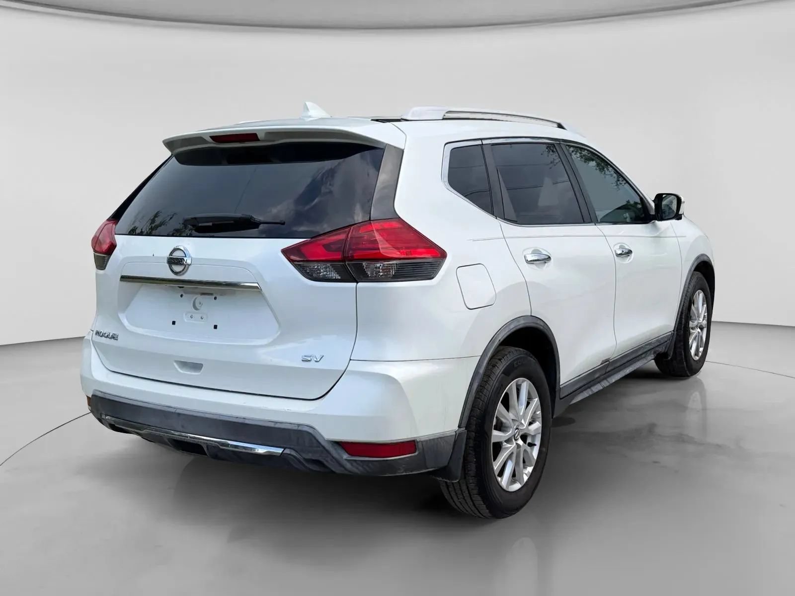 Used 2017 Nissan Rogue SV w/ SV Premium Package FWD image 5