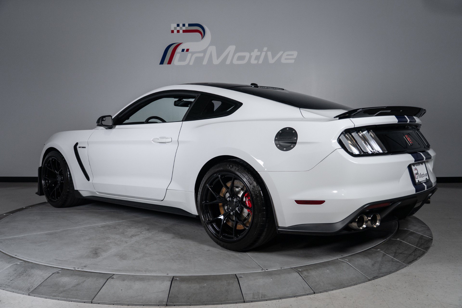 Used 2016 Ford Mustang Shelby GT350 w/ Technology Package RWD image 11