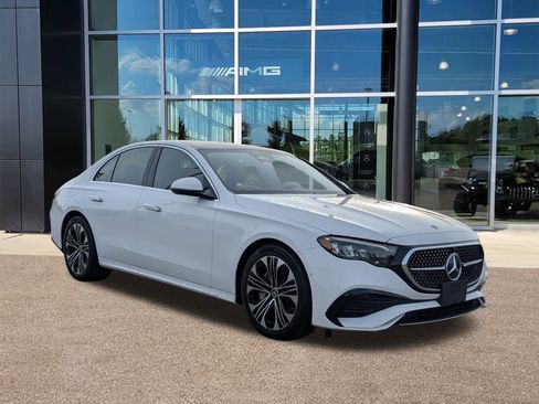 Used 2025 Mercedes-Benz E 450 4MATIC Sedan image 3