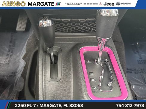 Used 2017 Jeep Wrangler Unlimited Sahara w/ Connectivity Group AWD/4WD image 26