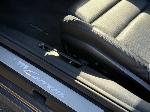 Certified 2024 Porsche 911 Carrera RWD image 30