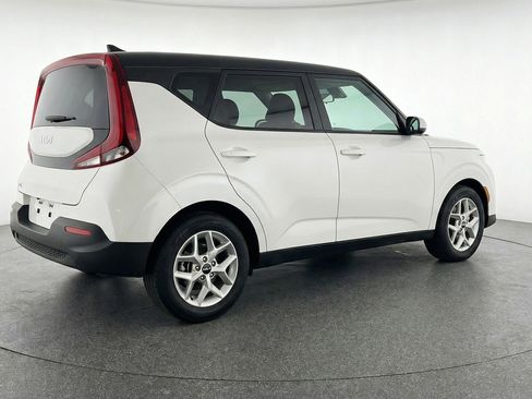 Used 2025 Kia Soul LX w/ LX Technology Package FWD image 9