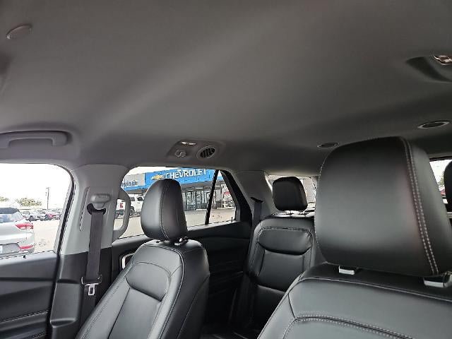 Used 2024 Ford Explorer XLT w/ Equipment Group 202A AWD/4WD image 23