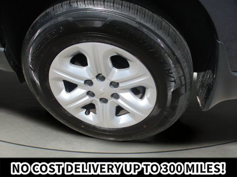 Used 2013 Chevrolet Traverse LS FWD image 31