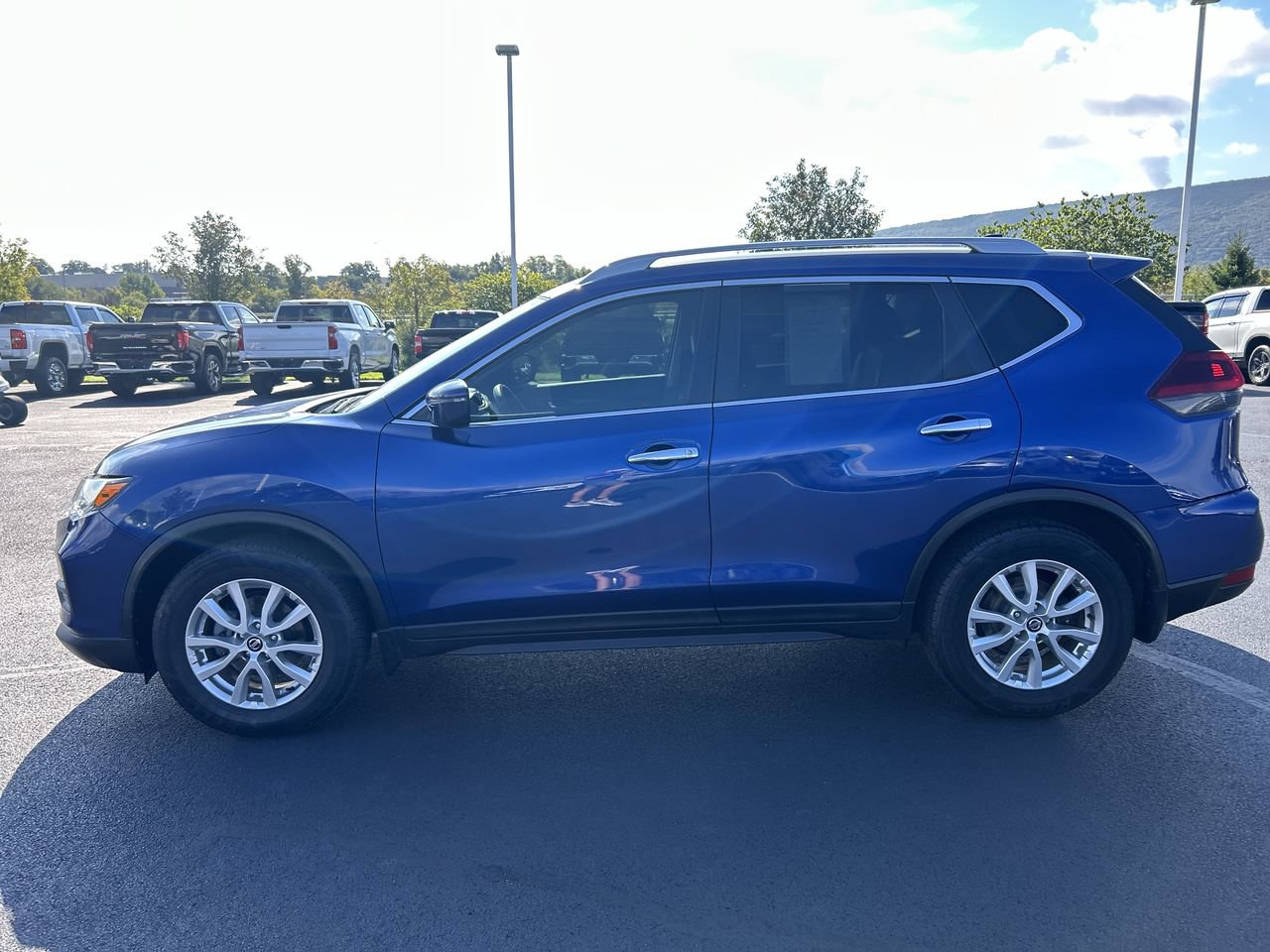 Used 2019 Nissan Rogue S w/ Special Edition Package FWD image 4