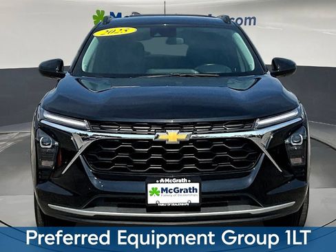 Used 2025 Chevrolet Trax LT w/ Driver Confidence Package FWD image 2