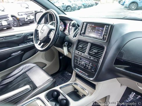 Used 2018 Dodge Grand Caravan SXT w/ Driver Convenience Group image 22