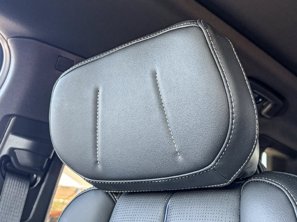 Used 2025 Cadillac Lyriq Luxury AWD/4WD image 46