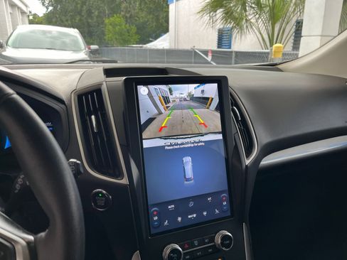 Used 2024 Ford Edge SEL image 17