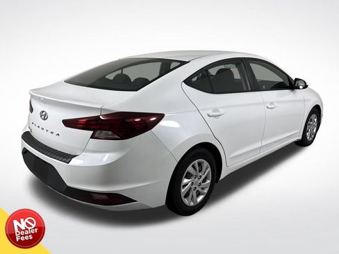 Used 2019 Hyundai Elantra SE w/ Cargo Package FWD image 3