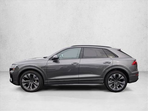 Certified 2025 Audi Q8 Prestige image 9