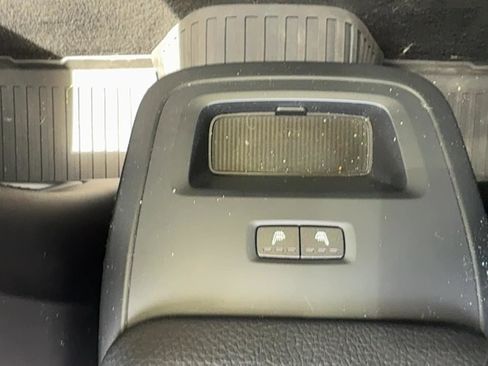 Certified 2022 Volvo XC60 B5 Momentum image 13