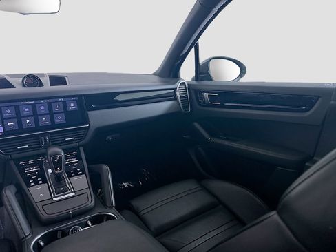 Used 2020 Porsche Cayenne image 25