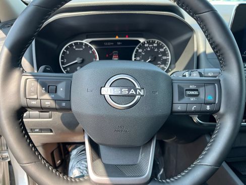 Used 2025 Nissan Rogue SV FWD image 30