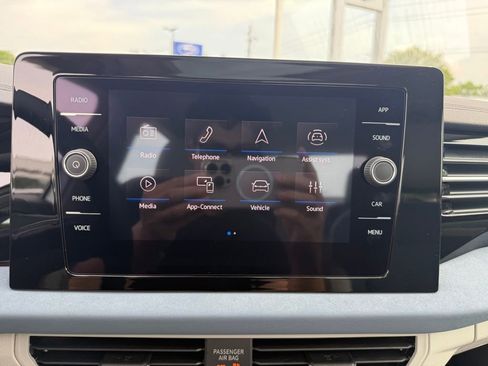 Used 2025 Volkswagen Jetta SE w/ Sunroof Package image 11
