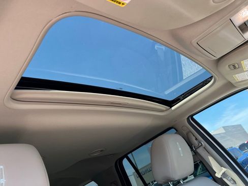 Used 2011 Lincoln Navigator L 4WD image 11