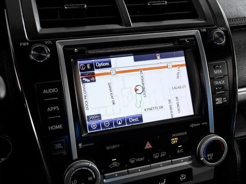 Used 2014 Toyota Camry SE w/ Leather Package image 19