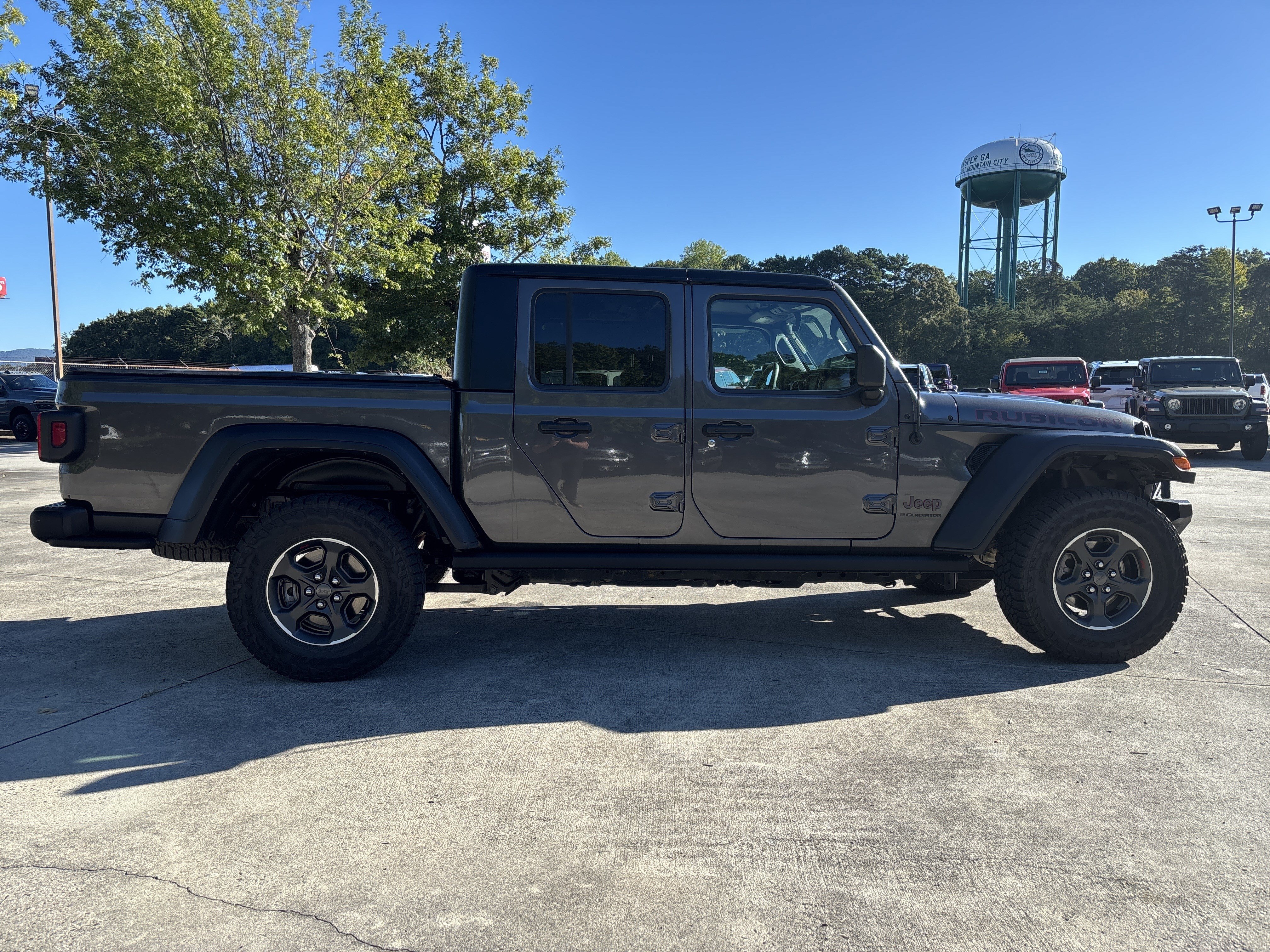 Used 2023 Jeep Gladiator Rubicon w/ Cold Weather Group AWD/4WD image 4