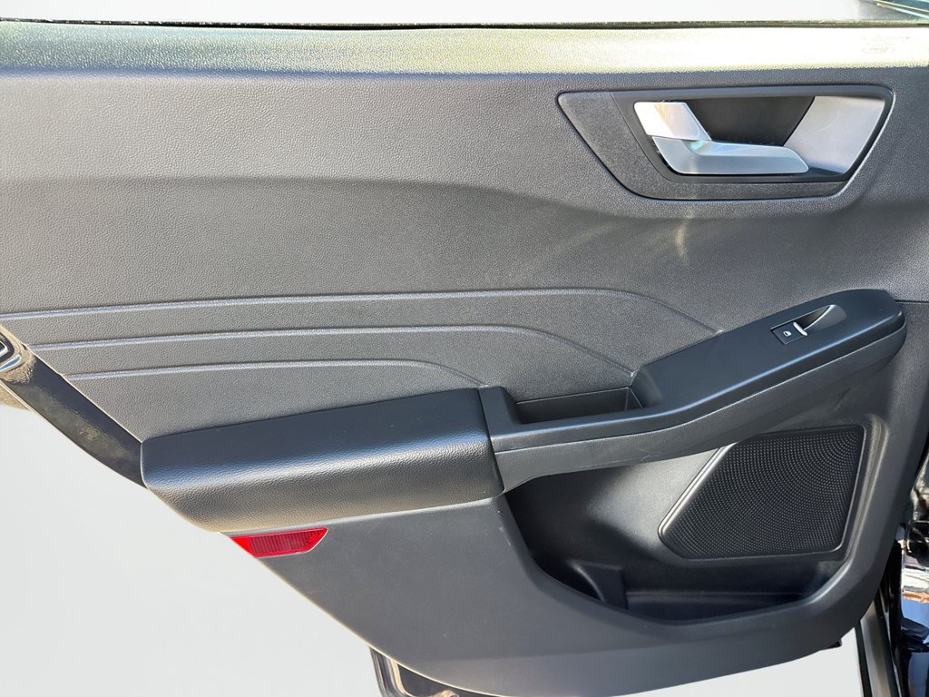 Used 2025 Ford Escape SE FWD image 19