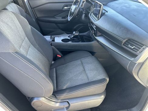 Used 2025 Nissan Rogue SV FWD image 9