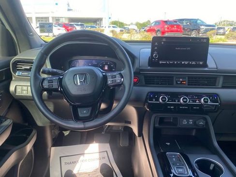 Used 2025 Honda Pilot Black Edition image 18